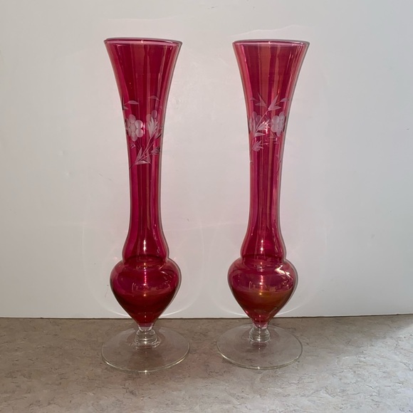 Beautiful Cranberry glass cut to clear tall bud flower vase (2) - Picture 1 of 9